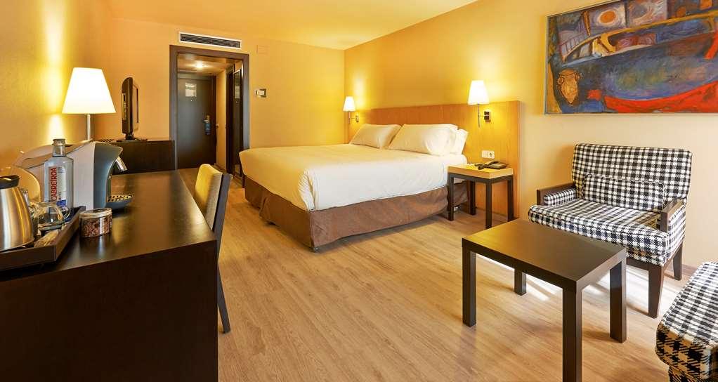 Nh Lleida Pirineos Hotel Стая снимка