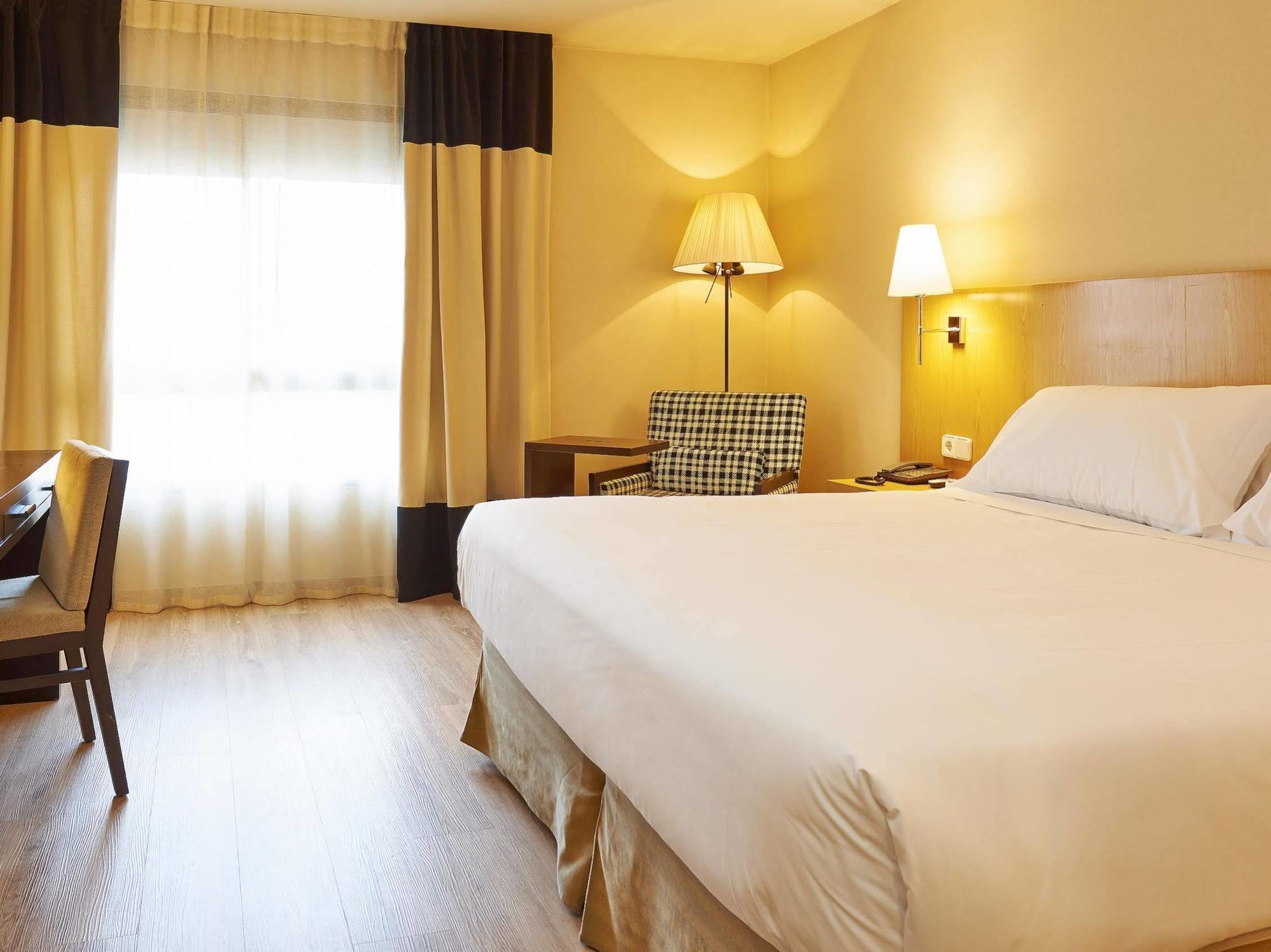 Nh Lleida Pirineos Hotel Екстериор снимка